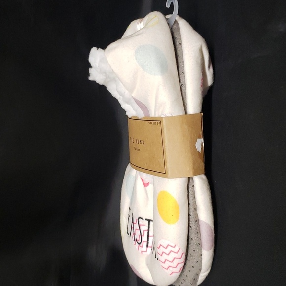 Rae Dunn NWT Easter Design Slippers with Plush Lining - Picture 2 of 5